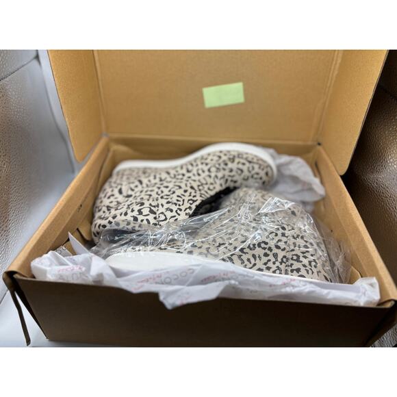 Ivory and black animal print booties - Picture 4 of 5